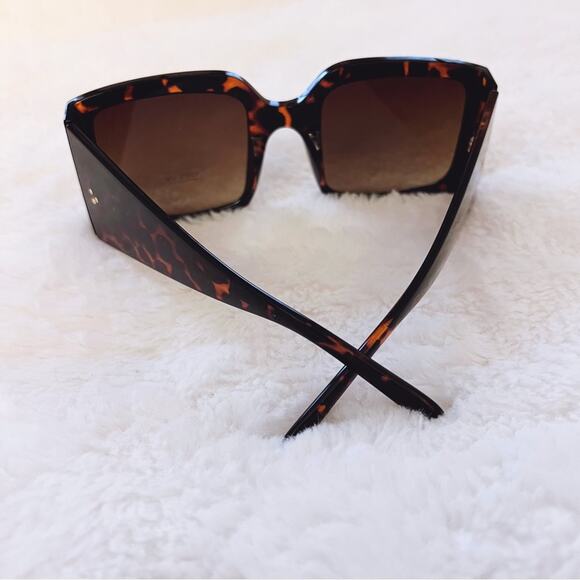 Fiona Brown Oversized Rectangle Thick Sunglasses - Picture 8 of 12